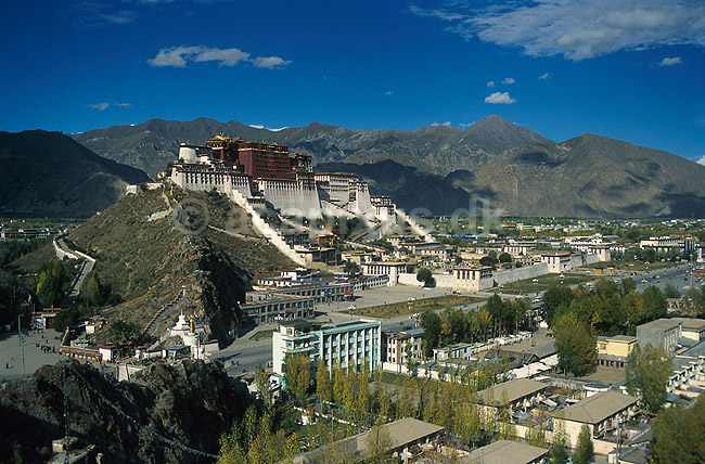 Potala Palace. Potala paladset set fra Chagpo Ri i Lhasa; ; Lhasa; Tibet / Kina; Asien; ; Himalaya