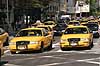 Cabs. Gule taxier (cabs) p� Park Avenue i New York  New York USA Nord Amerika  Taxaer, taxier, taxa, taxi, trafik, transport, kollektiv trafik, Manhattan