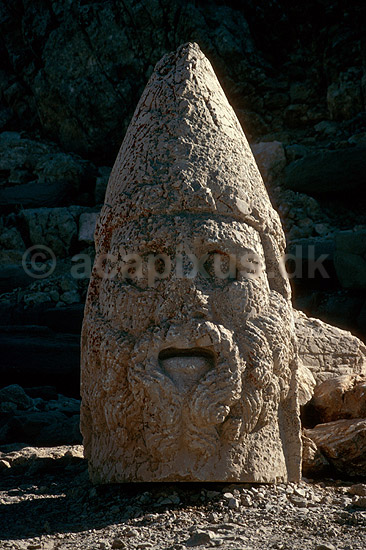 Antiochus I Epihanes. Kong Antiochus I Epiphanes regerede Commagene kongeriget fra 64 - 32 f.v.t. og byggede Nemrut Templet som gravplads for sig selv.; ; Mt Nemrut; Tyrkiet; Asien; ; 