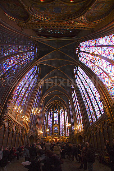 Sainte Chapelle. Sainte Chapelle, gotisk bygget til at huse relikvier efter Jesus Kristus lidelseshistorie; ; Sainte-Chapelle / Paris; Frankrig; ; ; Sev�rdigheder, kirke, kirker, kristendom, religion, katolsk, katolicisme, katolik, katolikker