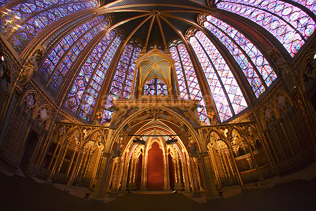 Sainte Chapelle. Sainte Chapelle, gotisk bygget til at huse relikvier efter Jesus Kristus lidelseshistorie; ; Sainte-Chapelle / Paris; Frankrig; ; ; Sev�rdigheder, kirke, kirker, kristendom, religion, katolsk, katolicisme, katolik, katolikker