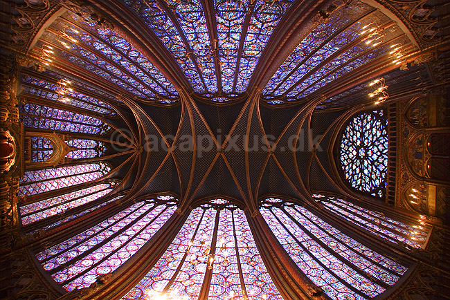 Sainte Chapelle. Sainte Chapelle, gotisk bygget til at huse relikvier efter Jesus Kristus lidelseshistorie; ; Sainte-Chapelle / Paris; Frankrig; ; ; Sev�rdigheder, kirke, kirker, kristendom, religion, katolsk, katolicisme, katolik, katolikker