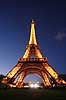 Eiffel T�rnet. Eiffel T�rnet i skumringen  Tour Eiffel / Paris Frankrig   Sev�rdigheder, st�l, metal, t�rne