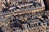 Paris. Hustage i Paris set fra Eiffel T�rnet  Tour Eiffel / Paris Frankrig   Hustag, skorsten, skorstene, bebyggelse, hovedstad, hovedst�der