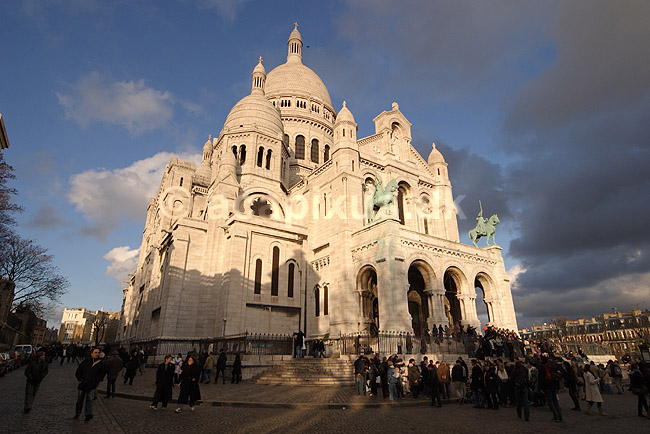 Sacre Coeur. Kirken Sacre-Coeur i Montmartre kvarteret i Paris; ; Sacr�-C�ur / Paris; Frankrig; ; ; Sev�rdigheder, kirke, kirker, kristendom, religion, katolsk, katolicisme, katolik, katolikker, Sacre-C�ur, Sacr�-Coeur, Sacre-Coeur, Sacre Coeur, Sacr� C�ur, Sacre Coeur
