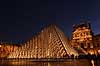 Louvre. Palais du Louvre med Pei Leoh Mings glaspyramide  Mus�e du Louvre / Paris Frankrig   Sev�rdigheder, pyramider, museer, museum, Pei Leoh Ming