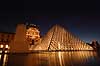 Louvre. Palais du Louvre med Pei Leoh Mings glaspyramide  Mus�e du Louvre / Paris Frankrig   Sev�rdigheder, pyramider, museer, museum, Pei Leoh Ming