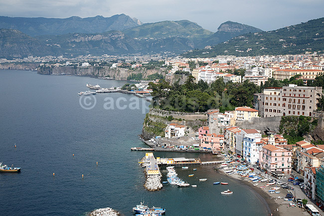 Sorrento. Marina Grande i forgrunden; ; Sorrento; Italien; Europa; ; Feriesteder, 