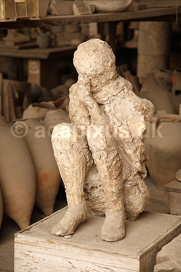 Pompeii. Afst�bning af beboer i Pompeii indebr�ndt i den varme pyroplasma; ; Pompeji / Pompei / Pompeii / Napoli / Campania; Italien; Europa; ; Ark�ologi, d�den, vulkaner, vulkanudbrud, pyroplastisk flow, Vesuvius, Vesuv, naturkatastrofer, turistsev�rdigheder, sev�rdigheder, turisme, Romerriget, romerne