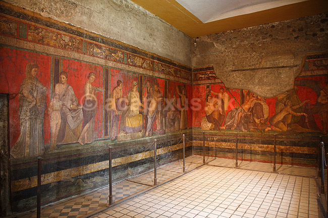 Pompeii. Dionysiac Frieze i spisestuen i Villa dei Misteri. En brud indvies til Dionyseus; ; Pompeji / Pompei / Pompeii / Napoli / Campania; Italien; Europa; ; Ark�ologi, vulkaner, vulkanudbrud, pyroplastisk flow, pyroplasma, Vesuvius, Vesuv, naturkatastrofer, turistsev�rdigheder, sev�rdigheder, turisme, Romerriget, romerne, ruiner, ruinbyer