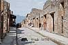 Pompeii. Gade med brosten i Pompeii  Pompeji / Pompei / Pompeii / Napoli / Campania Italien Europa  Ark�ologi, vulkaner, vulkanudbrud, pyroplastisk flow, pyroplasma, Vesuvius, Vesuv, naturkatastrofer, turistsev�rdigheder, sev�rdigheder, turisme, Romerriget, romerne, ruiner, ruinbyer