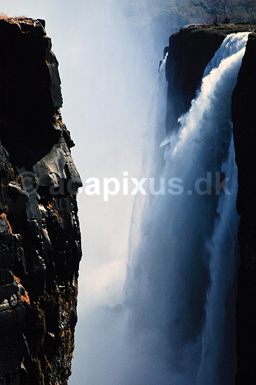 Victoria Falls. Victoria Falls, Zimbabwe og Zambia - Fra Danger Point ( Scan af KOL3546 ) ; ; Victoria Falls / Zambezi River; Zimbabwe; Afrika; ; Viktoria vandfaldet, Viktoria vandfaldene, vandfald, vand
