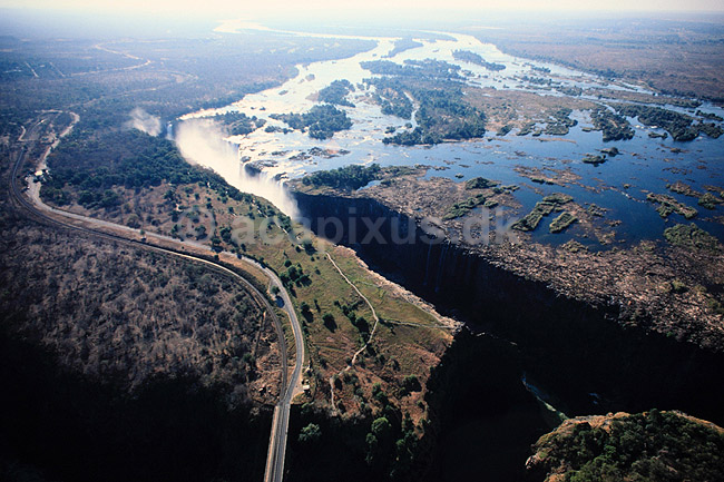 Victoria Falls. Victoria Falls, Zimbabwe - Flight of the Angels ( Scan af KOL3518 ) ; ; Victoria Falls; Zimbabwe; Afrika; ; Viktoria vandfaldet, Viktoria vandfaldene, vandfald, vand, luftfoto, luftfotos