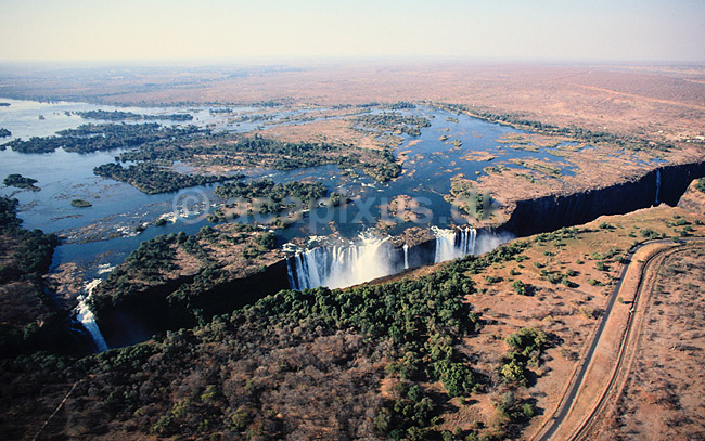 Victoria Falls. Victoria Falls, Zimbabwe - Flight of the Angels ( Scan af KOL3517 ) ; ; Victoria Falls; Zimbabwe; Afrika; ; Viktoria vandfaldet, Viktoria vandfaldene, vandfald, vand, luftfoto, luftfotos