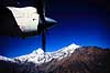 Himalaya bjergene. Daulagiri og Tukuche Peak set fra fly p� vej til Jomsom ( Scan af KOL1180 )   Himalaya bjergene Nepal Asien  Bjerge, propelfly, propel, propeller, sne