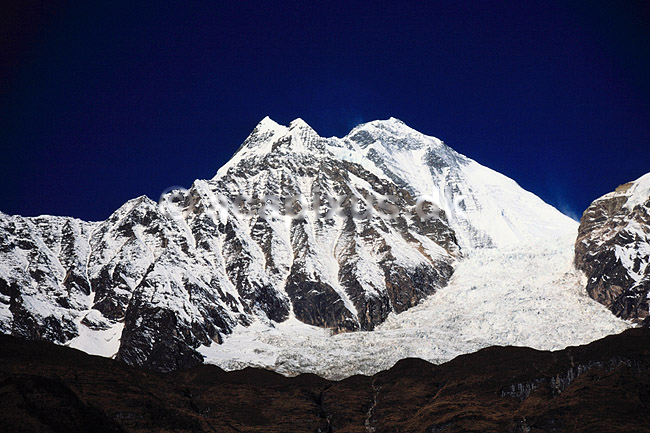 Daulagiri . Daulagiri (8167 m) set fra Larjung ( Scan af KOL1189 ) ; ; Kaligandaki; Nepal; Asien; ; Bjerge, sne