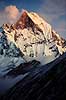 Machhapuchhre. Machhapuchhre (Fish Tail) (6993 m) set fra Annapurna Base Camp ( Scan af KOL1214 )   Annapurna Base Camp / Himalaya bjergene Nepal Asien  Bjerge, sne