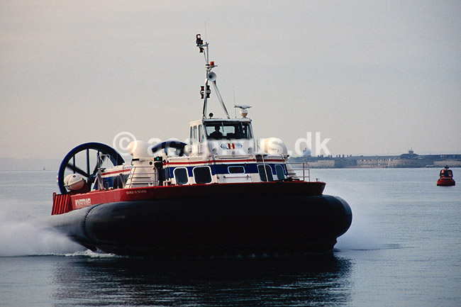 Hovercraft. Hovercraft Rutefart imellem Portsmouth og Isle of Wight ( Scan af KOL6319 ) ; ; Portsmouth; England; ; ; Luftpudeb�d, luftpudeb�de, f�rge, f�rgesejlads, transport