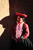 Quechua indianer. Quechua indianer i Chinchero til Corpus Christi ( Scan af KOL2018 )   Chinchero / Cuzco Peru Sydamerika  skygge, profil