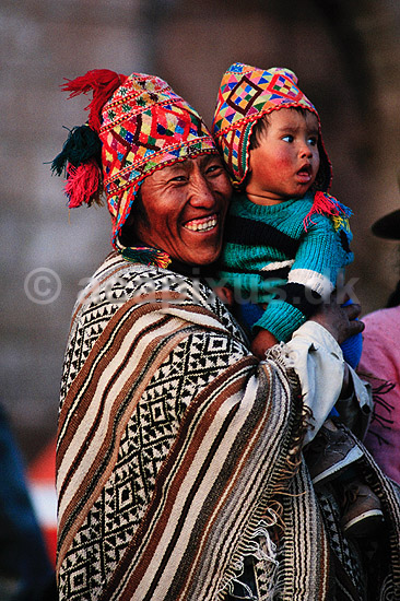 Quechua indianer. Campesinos (quechua indianere) i Cuzco ved Inti Raimi festival ( Scan af KOL2008 ) ; ; Cuzco; Peru; Sydamerika; ; Far og s�n