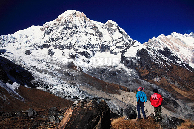Annapurna Sanctuary. Trekkere i Annapurna Sanctuary i 4000 meters h�jde, Nepal ( Scan af KOL1463 ) ; ; Himalaya bjergene; Nepal; Asien; ; Trek, trekking, bjergvandring, bjergvandrere