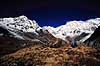Annapurna Sanctuary. Trekkere i Annapurna Sanctuary i 4000 meters h�jde, Nepal ( Scan af KOL1464 )   Himalaya bjergene Nepal Asien  Trek, trekking, bjergvandring, bjergvandrere