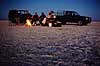 Lejerb�l. Turister ved lejerb�l og mobile-bar i Makgadikgadi Pans, Botswana ( Scan af KOL3629 )   Makgadikgadi Pans Botswana Afrika  Turisme, safari