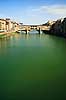 Ponte Vecchio. Ponte Vecchio over floden Arno ( Scan af KOL7890 )   Firenze / Toscana Italien   floder