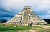 Chich�n Itz�. Maya ruiner ved Chich�n Itz� - El Castillo (Pyramid of Kukulc�n) ( Scan af KOL6862 )   Chich�n Itz� / Chiapas Mexico Nordamerika  Mayaerne