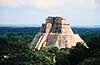 Uxmal. Maya ruiner ved Uxmal - Pyr�mide del Adivino (Pyramid of the Magician) ( Scan af KOL6861 )   Uxmal / Chiapas Mexico Nordamerika  Mayaerne