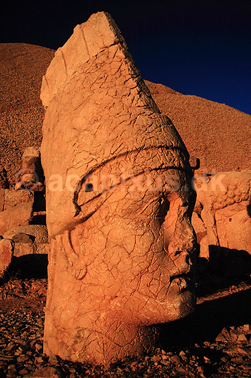 Apollon p� Mt Nemrut. 2 meter h�jt Apollon hoved p� Mt Nemrut Templet's vestside ( Scan af KOL756 ) ; ; Mount Nemrut; Tyrkiet; Asien; ; Mount Nemrud, Nemrut Da?, Nemrut Da??