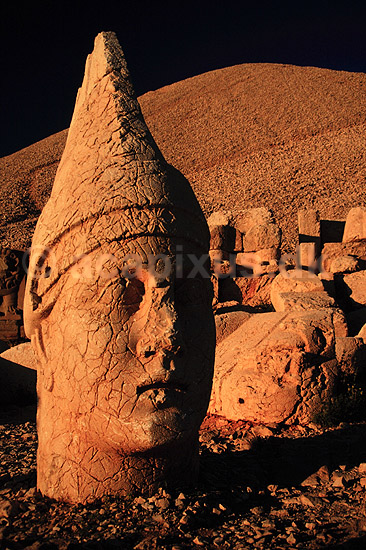 Apollon p� Mt Nemrut. 2 meter h�jt Apollon hoved p� Mt Nemrut Templet's vestside ( Scan af KOL755 ) ; ; Mount Nemrut; Tyrkiet; Asien; ; Mount Nemrud, Nemrut Da?, Nemrut Da??