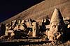 Kong Antiochus I Epihanes. Figur th: Kong Anthiochus I Epihanes. Mt Nemrut Templet's vestside ( Scan af KOL728 )   Mount Nemrut Tyrkiet Asien  Mount Nemrud, Nemrut Da?, Nemrut Da??