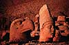 Apollon p� Mt Nemrut. �rnehoved og Apollon hoved p� Mt Nemrut Templet's vestside ( Scan af KOL725 )   Mount Nemrut Tyrkiet Asien  Mount Nemrud, Nemrut Da?, Nemrut Da??