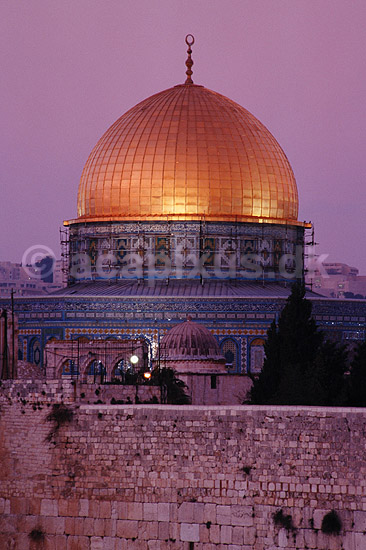 Gr�demuren og Klippemoskeen. Gr�demuren foran Dome of the Rock p� Haram Ash-Sharif / Tempel Bjerget ( Scan af KOL5183 ) ; ; Jerusalem; Israel; Asien; ; Islam, moskeer