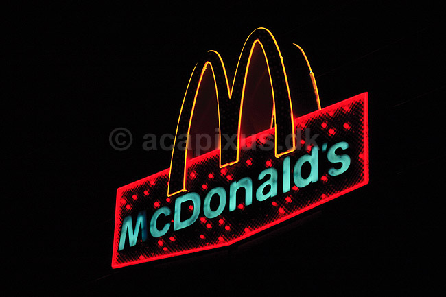 Neonskilt. MacDonald's neon-reklameskilt i Las Vegas ( Scan af KOL405 ) ; ; Nevada; USA; Nordamerika; ; Neonskilte, reklamer, reklame, burgerbar, burgers