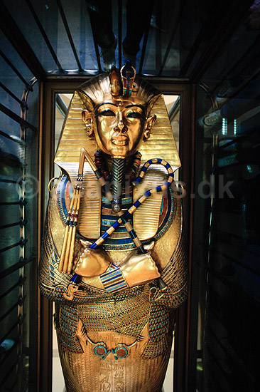 Tutankhamun. Tutankhamun's mumiekiste p� Egyptologisk Museum i Cairo - Den inderste af tre mumiekister, Massivt guld. ( Scan af KOL114 ) ; ; Egyptologisk Museum / Cairo; Egypten; Afrika; ; guld, guldskat, guldskatte, museer, pharao, pharaoer