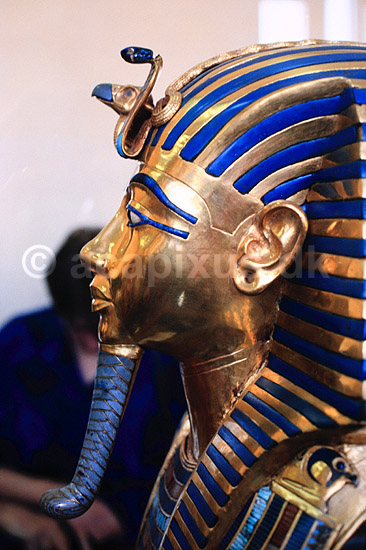 Tutankhamun. Tutankhamun's hovedmaske p� Egyptologisk Museum, Cairo ( Scan af KOL117 ) ; ; Egyptologisk Museum / Cairo; Egypten; Afrika; ; guld, guldskat, guldskatte, museer, pharao, pharaoer