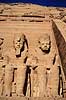 Abusimbel. Ramses II Templet i Abu Simbel - To af fire RamsesII figurer - Templet er dediceret Ra-Herakhty, Amun og Ptah ( Scan af KOL152 )   Abu Simbel Egypten Afrika  