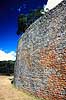Great Zimbabwe. Great Zimbabwe, Great Enclosure - Chevron m�nster p� ydermuren - Ordet Zimbabwe betyder stenhus p� shona. ( Scan af KOL3601 )   Great Zimbabwe / Masvingo Zimbabwe Afrika  Zimbabwe er opkaldt efter ruinerne