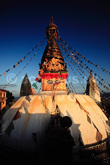 Swayambhunath. Swayambhunath stupaen - Swayambhunath, Kathmandu ( Scan af KOL1419 ) ; ; Kathmandu; Nepal; Asien; ; Buddha, buddhisme, stupa