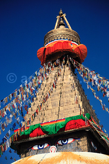 Bodhnath stupaen. Bodhnath stupaen i Bodhnath n�r Kathmandu ( Scan af KOL1383 ) ; ; Bodhnath; Nepal; Asien; ; Buddha, buddhisme, stupa