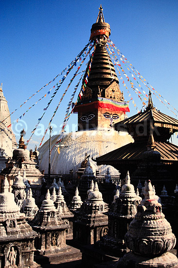 Swayambhunath. Swayambhunath stupaen - Swayambhunath, Kathmandu ( Scan af KOL1411 ) ; ; Kathmandu; Nepal; Asien; ; Buddha, buddhisme, stupa
