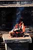 Kremation. Kremation, Pashupatinath templet Pashupatinath, Kathmandu ( Scan af KOL1345 )   Kathmandu Nepal Asien  Begravelse, ligbr�nding, lig