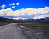 Friendship Highway. Friendship Highway p� det Tibetanske h�jplateau ( Scan af KOL4303 )  Himalaya bjergene Tibet ( Kina ) Asien  transport, f�rdsels�rer, hovedveje, bjerge