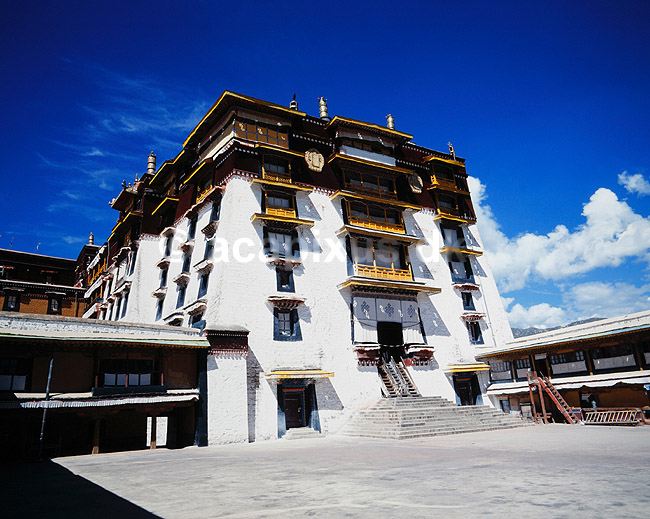 Potala paladset. Potala paladset - Indre g�rd i paladset ( Scan af KOL4394 ); ; Lhasa; Tibet ( Kina ); Asien; ; Dalai Lama, budhisme, religion