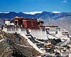 Potala paladset. Potala paladset - Set fra Chagpo Ri ( Scan af KOL4380 )  Lhasa Tibet ( Kina ) Asien  Dalai Lama, budhisme, religion