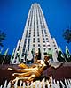 Rockefeller bygningen. Prometheus bringer ilden Statue foran Rockefeller bygningen ( Scan af KOL5655 )  Manhatten / New York USA Nordamerika  h�jhus, h�jhuse, skyskraber, skyskrabere, statue, statuer