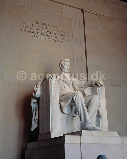 Lincoln Memorial. Lincoln statue i Lincoln Memorial i National Mall ( Scan af KOL5608 ); ; Washington DC; USA; Nordamerika; ; Abraham Lincoln, president, presidenter