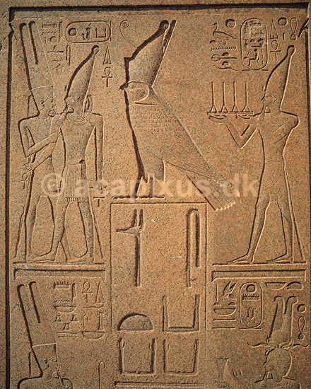 Karnak Tempel. Karnak Tempel - Toppen af Hatshepsuts v�ltede obelisk ( Scan af KOL7682 ); ; Luxor; Egypten; Afrika; ; 